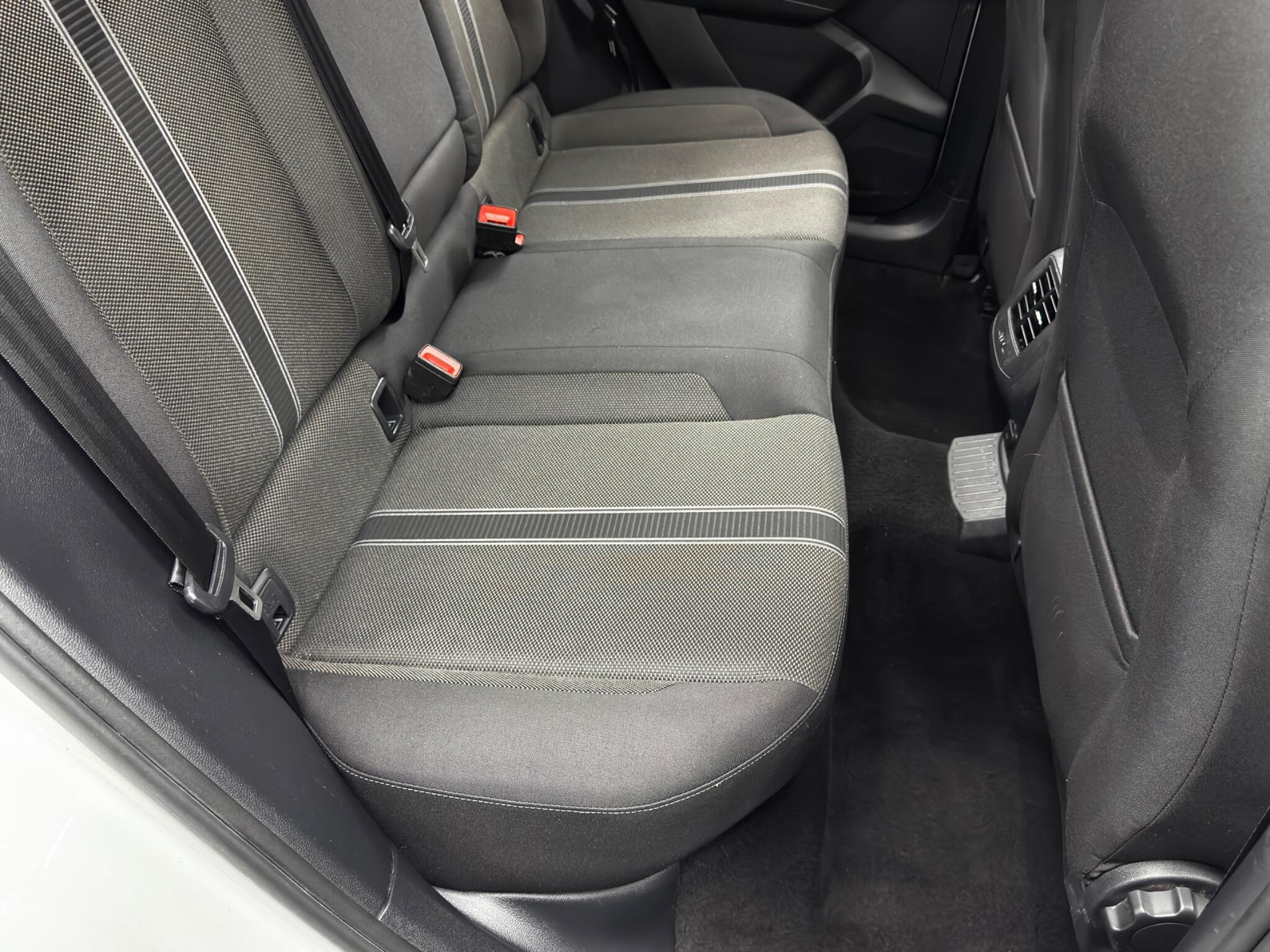 Volkswagen T-Roc view 16