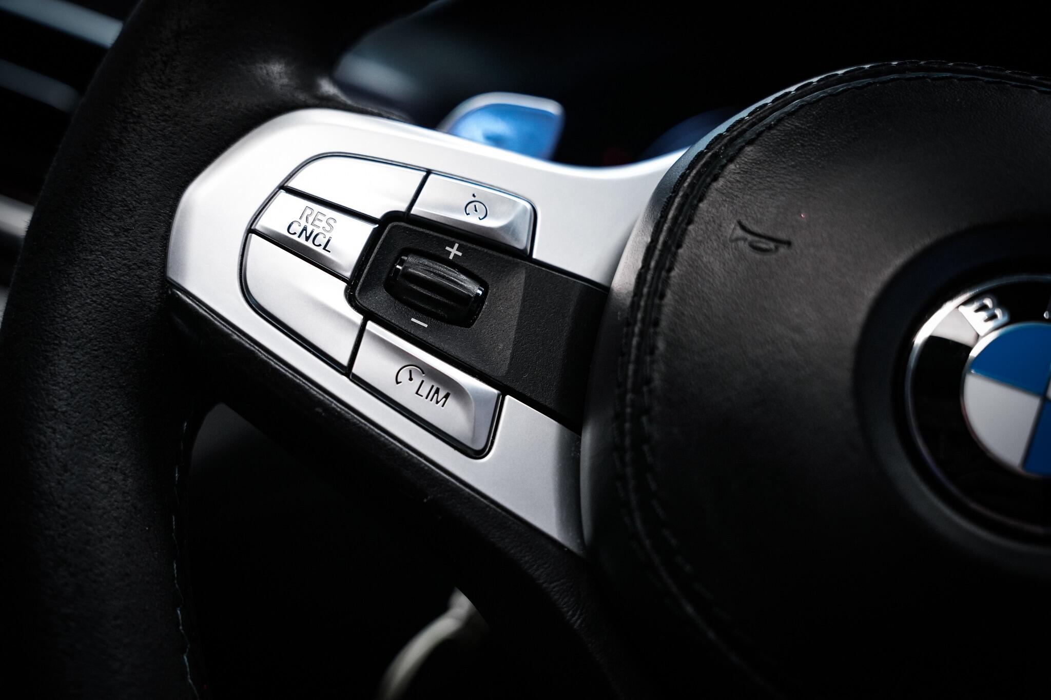 BMW 7 Series view 50