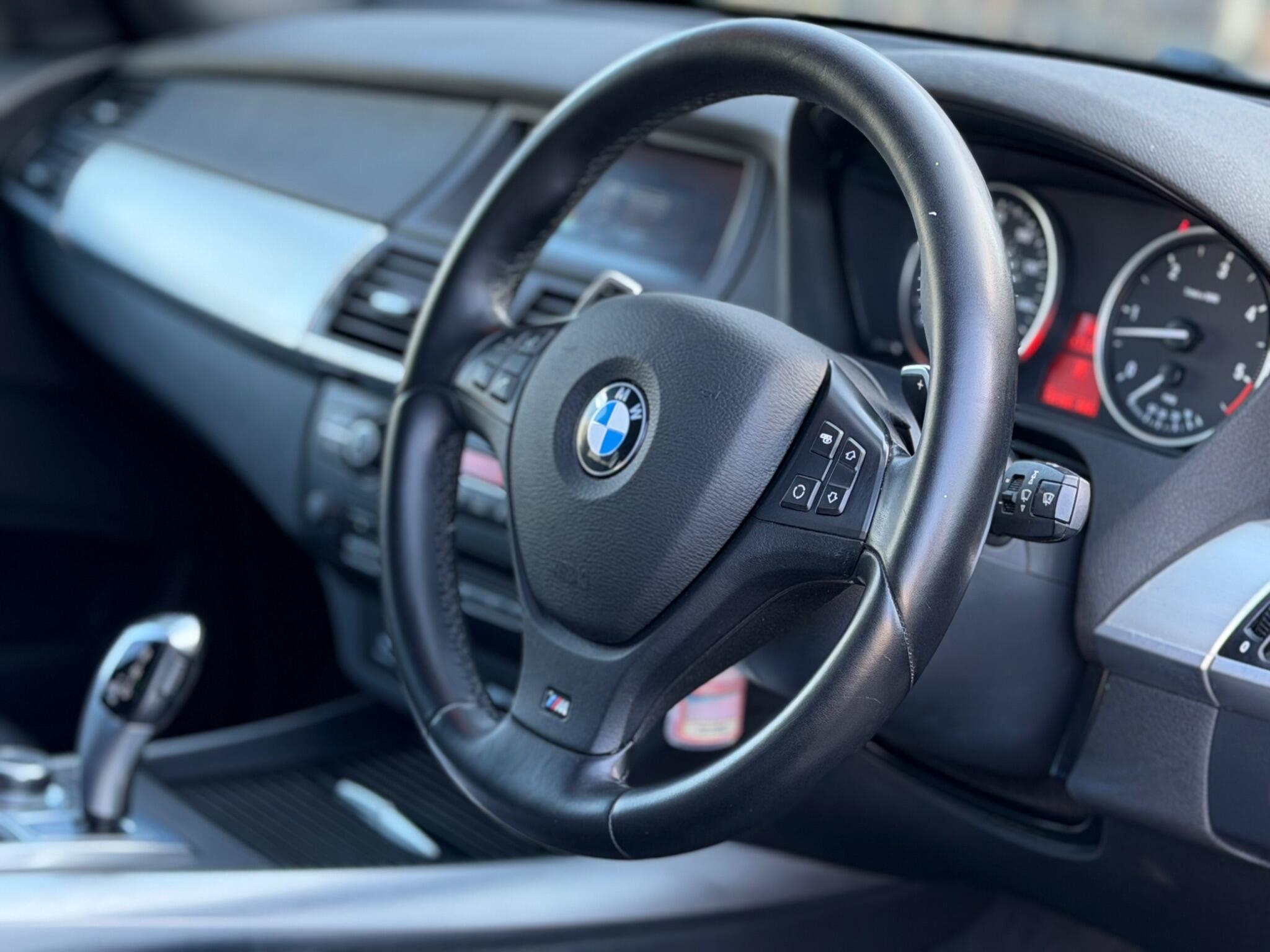 BMW X5 view 12