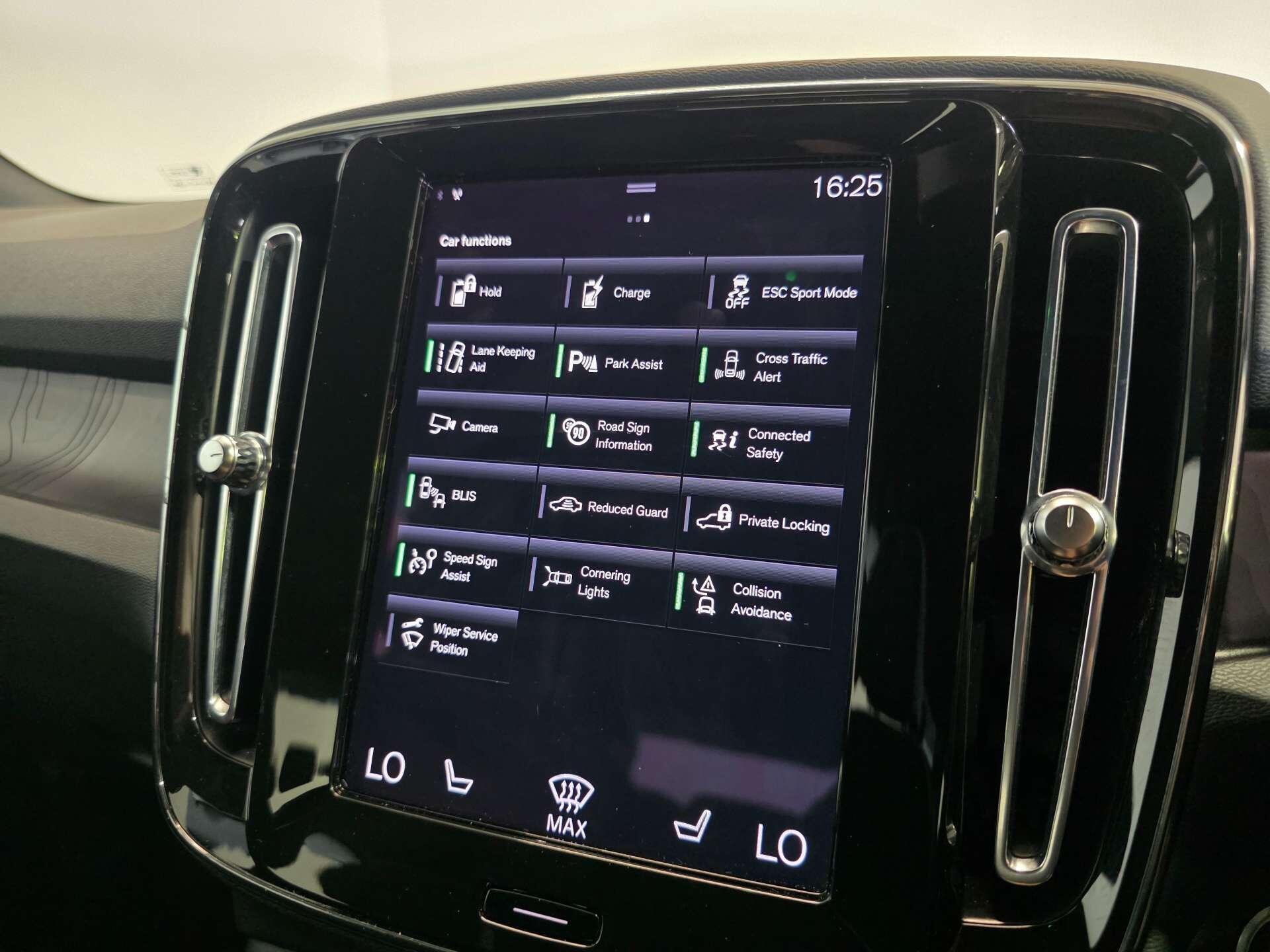 Volvo XC40 view 30