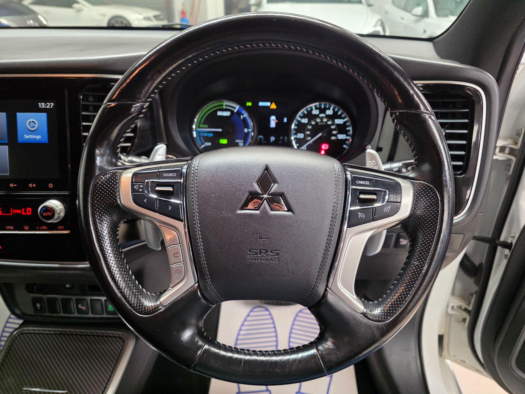 Mitsubishi Outlander view 14