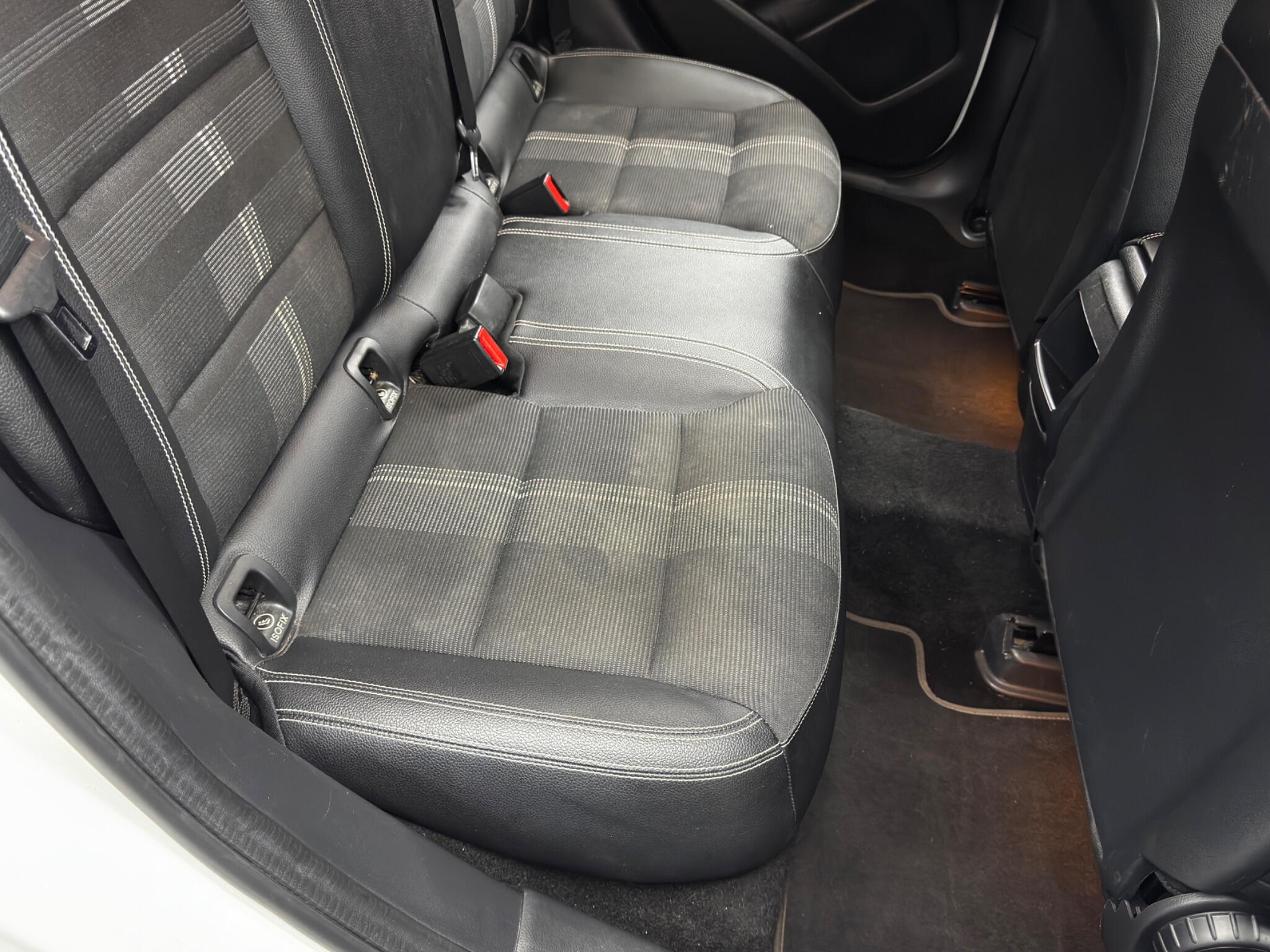 Mercedes-Benz Gla view 16