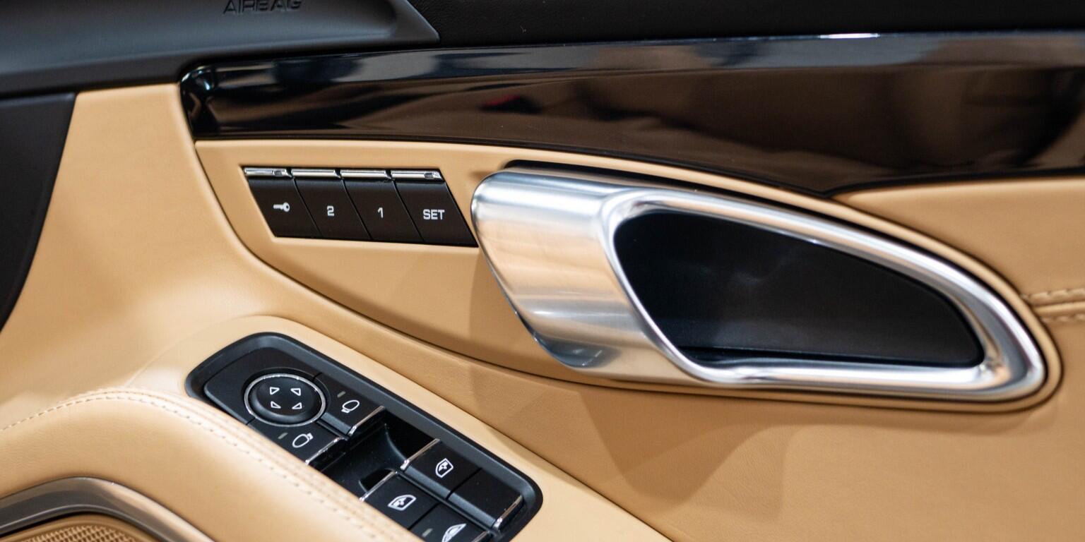 Porsche 911 view 25