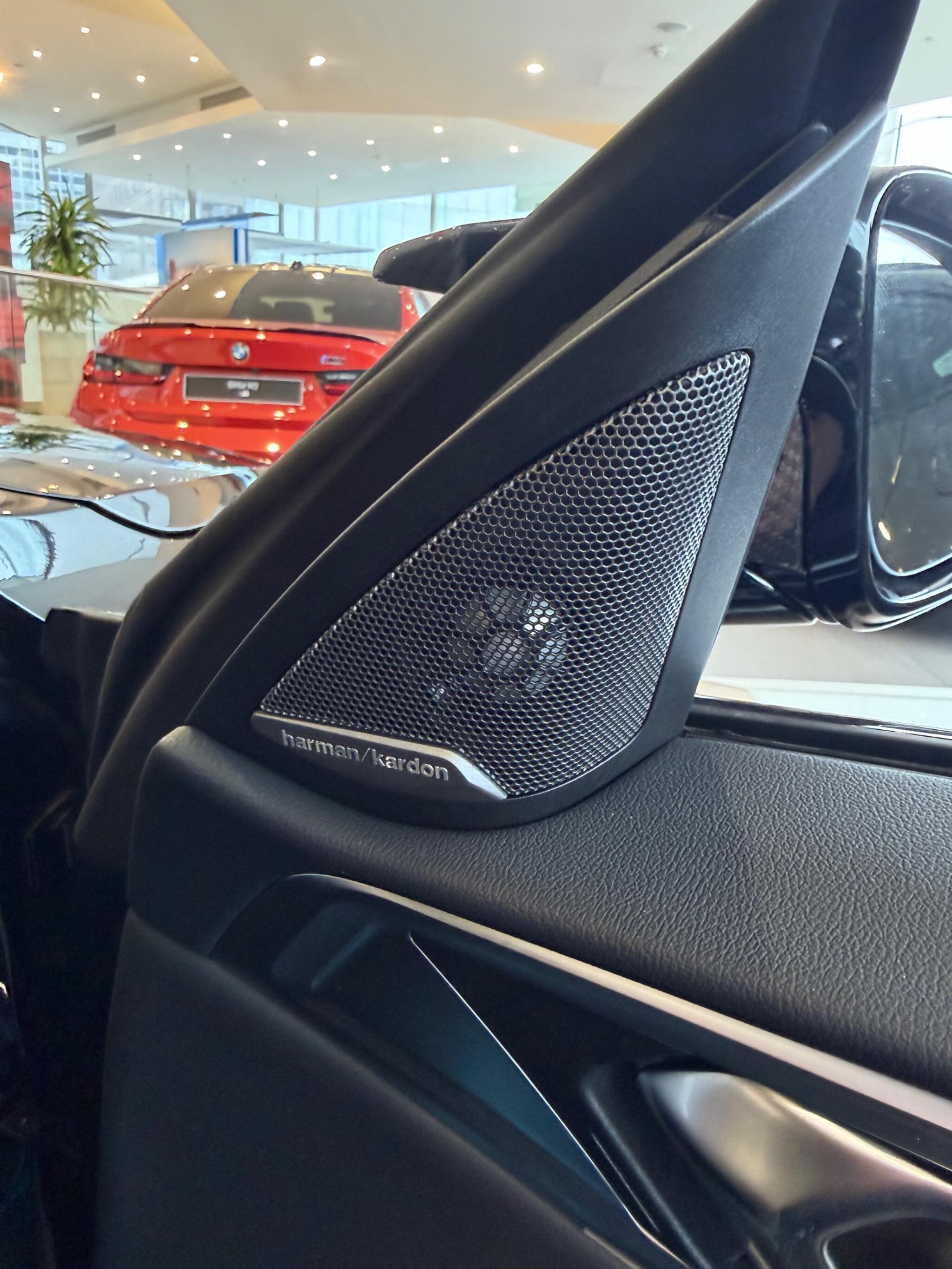 BMW M4 view 9