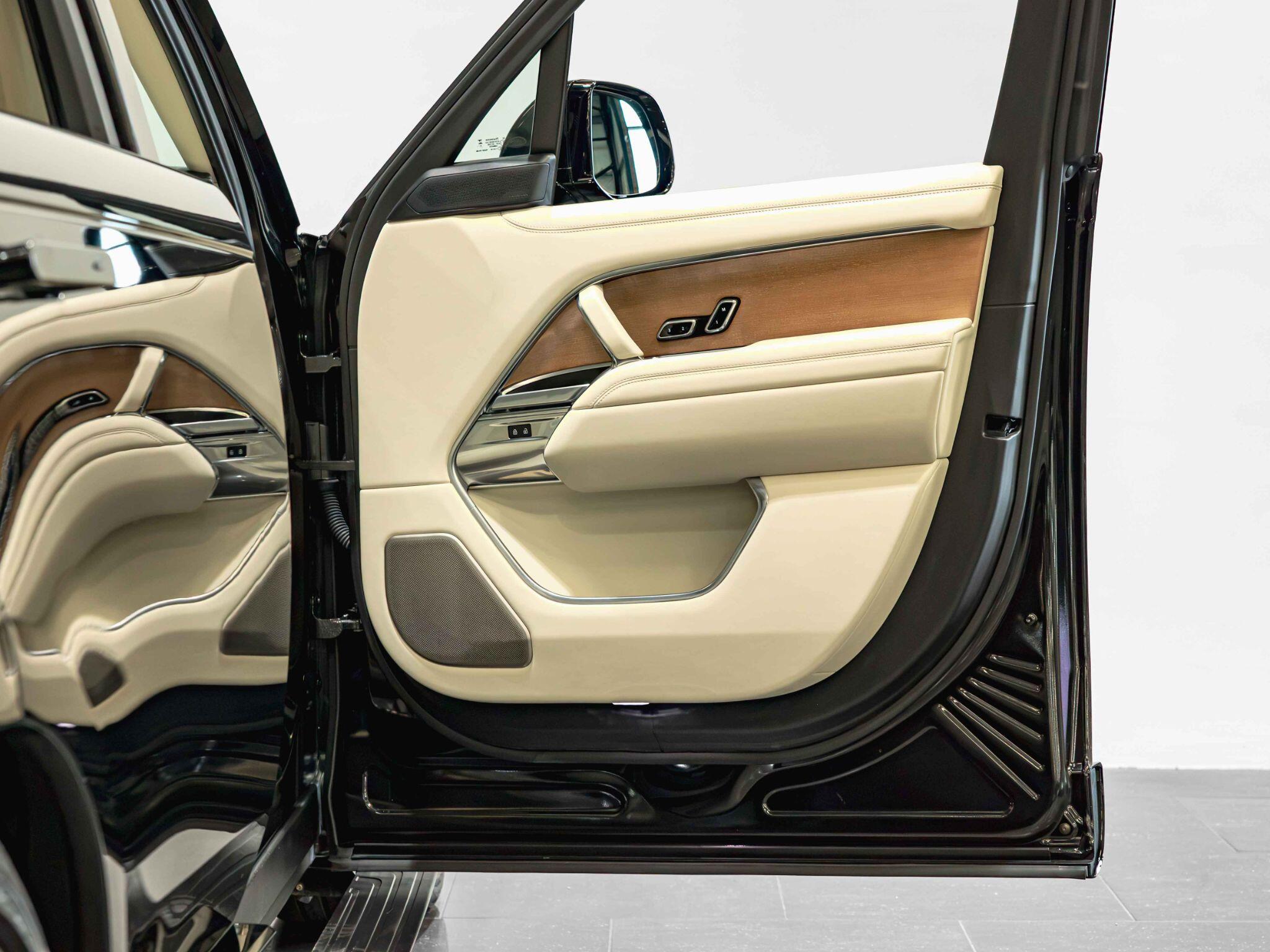 Land Rover Range Rover view 27