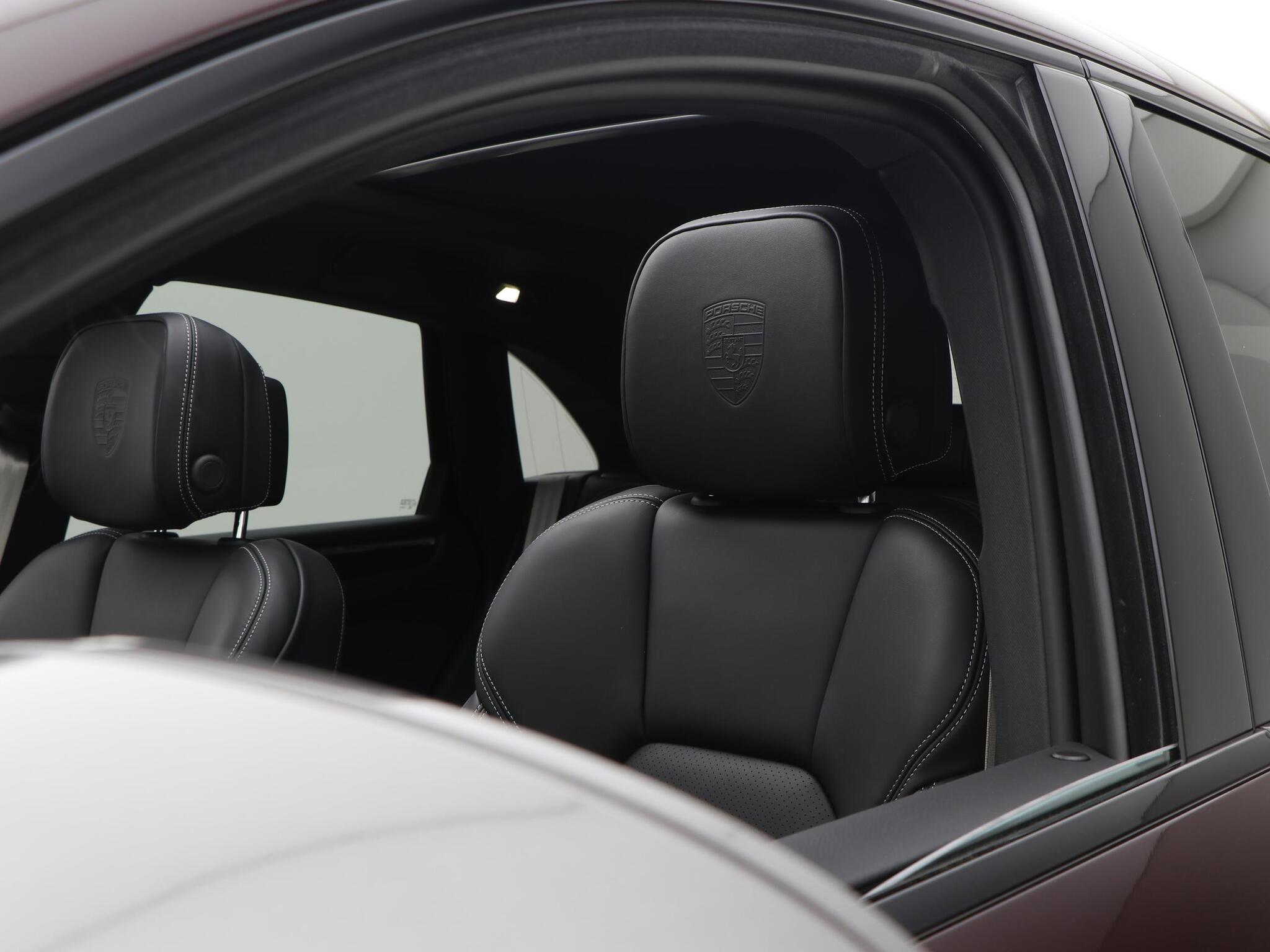 Porsche Macan view 35