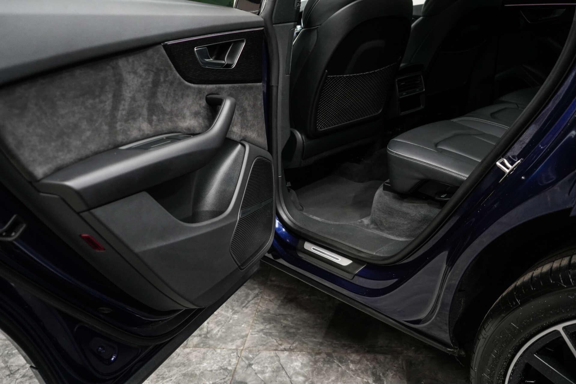 Audi Q8 view 26