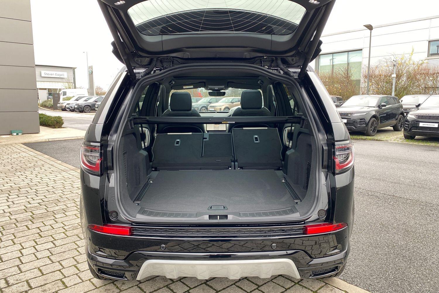Land Rover Discovery Sport view 41