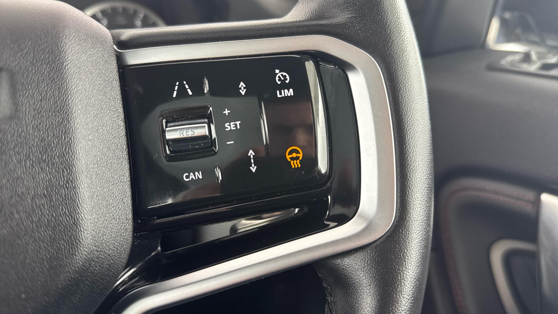 Land Rover Discovery Sport view 31