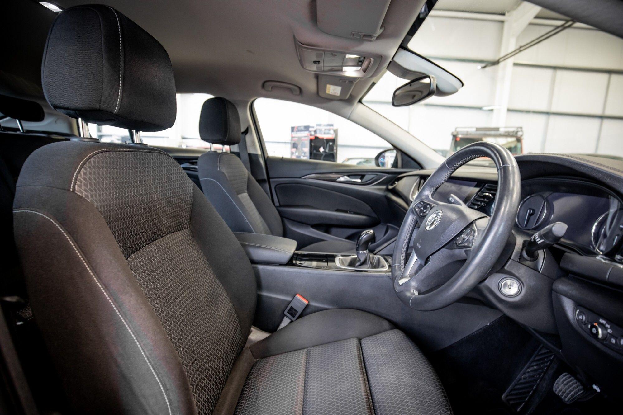 Vauxhall Insignia view 3