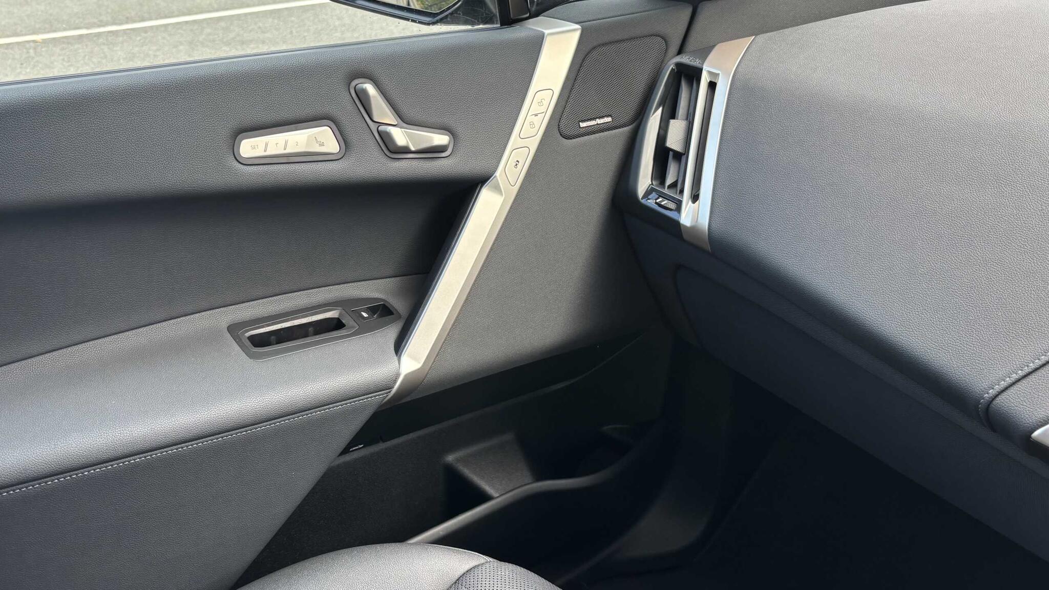 BMW iX view 21