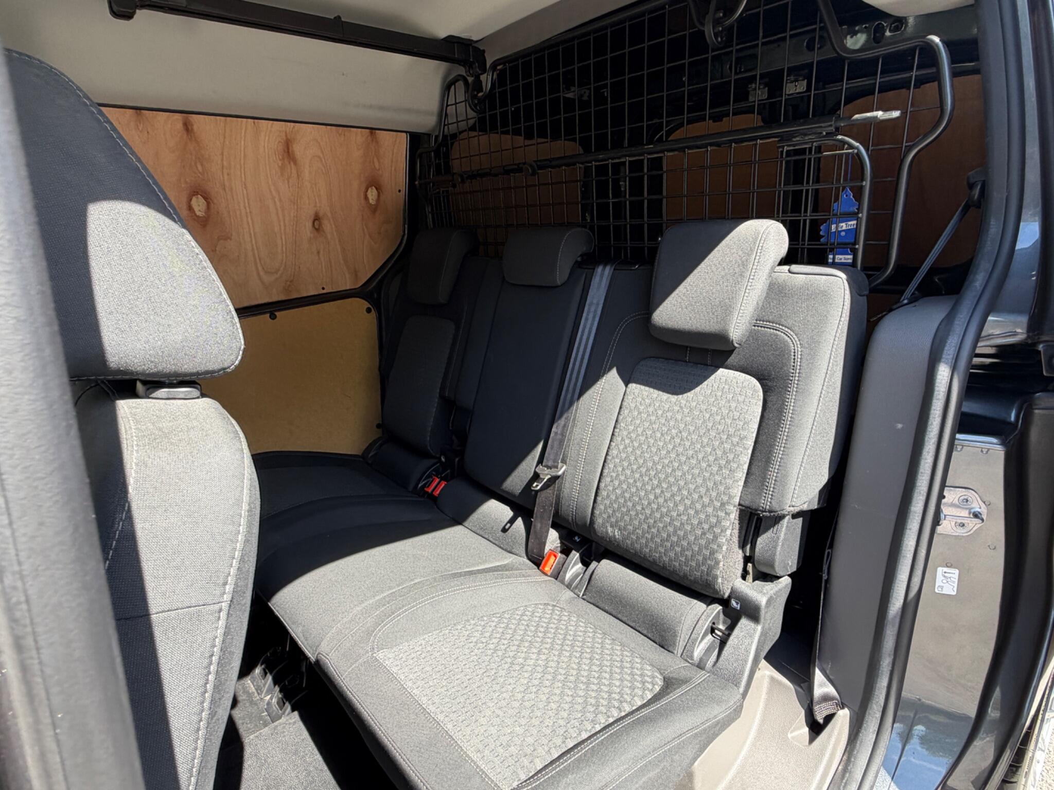 Ford Transit Connect view 20