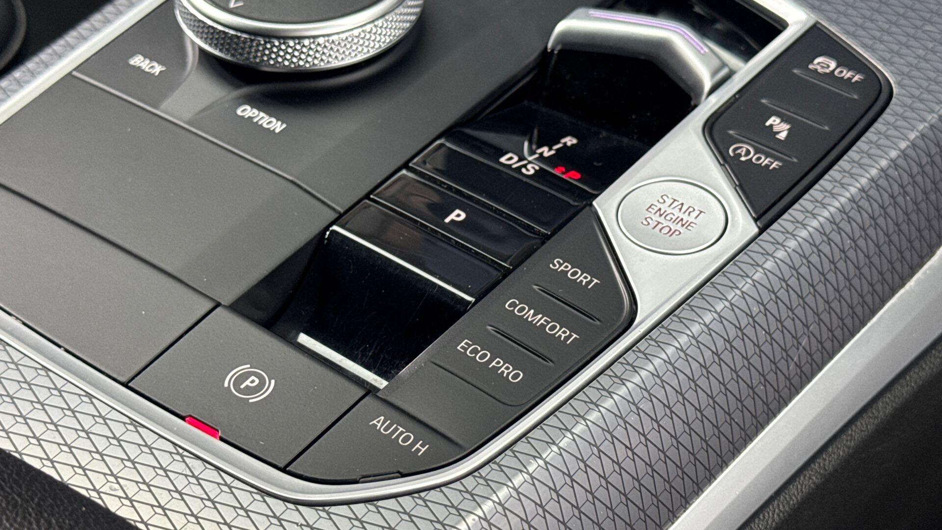 BMW 3 Series view 20