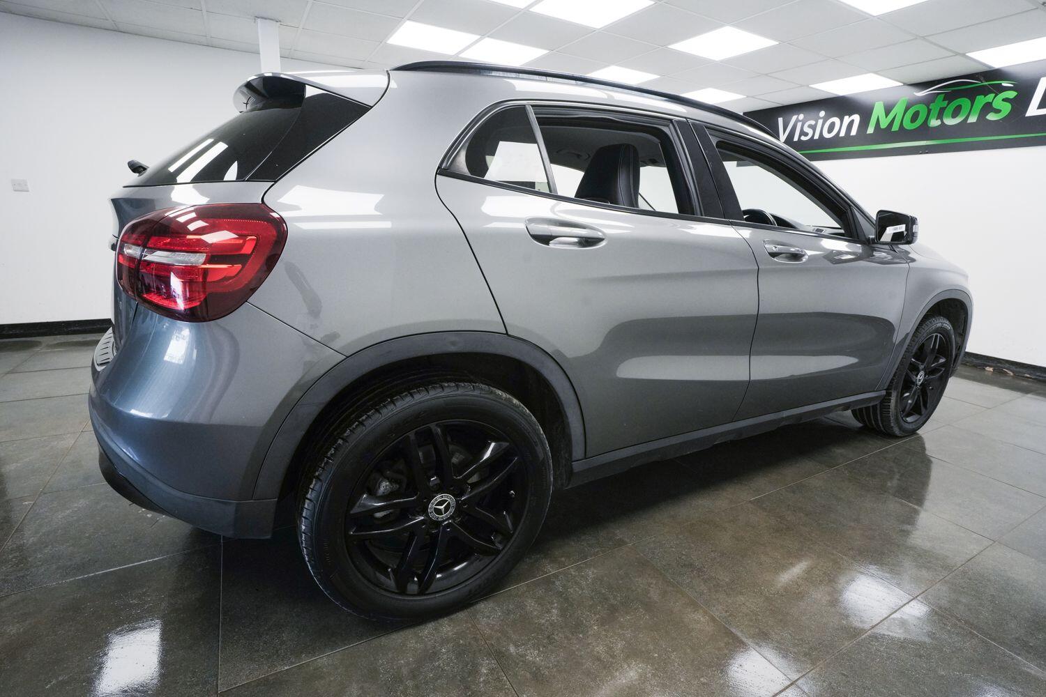 Mercedes-Benz Gla view 3