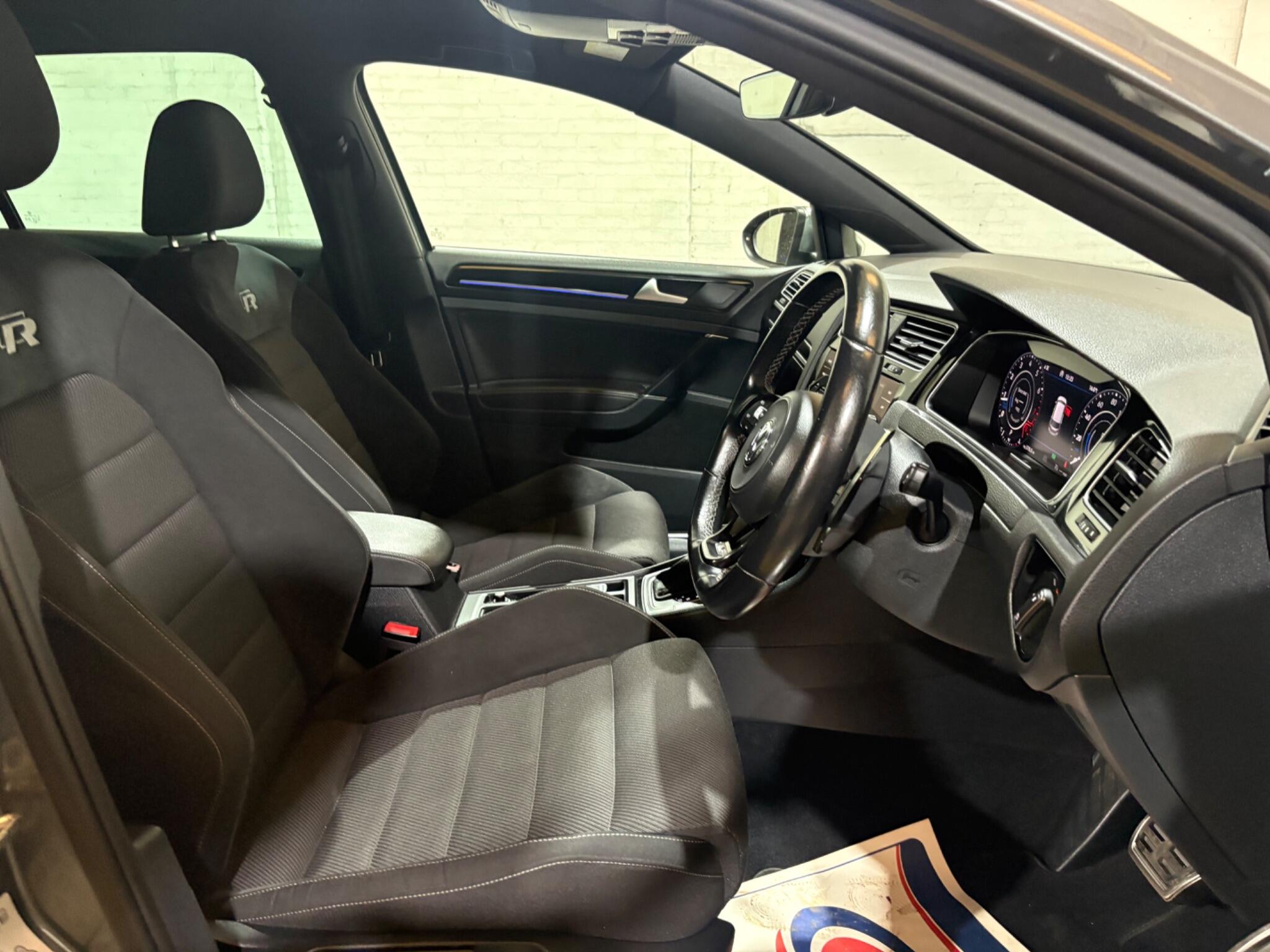 Volkswagen Golf view 21