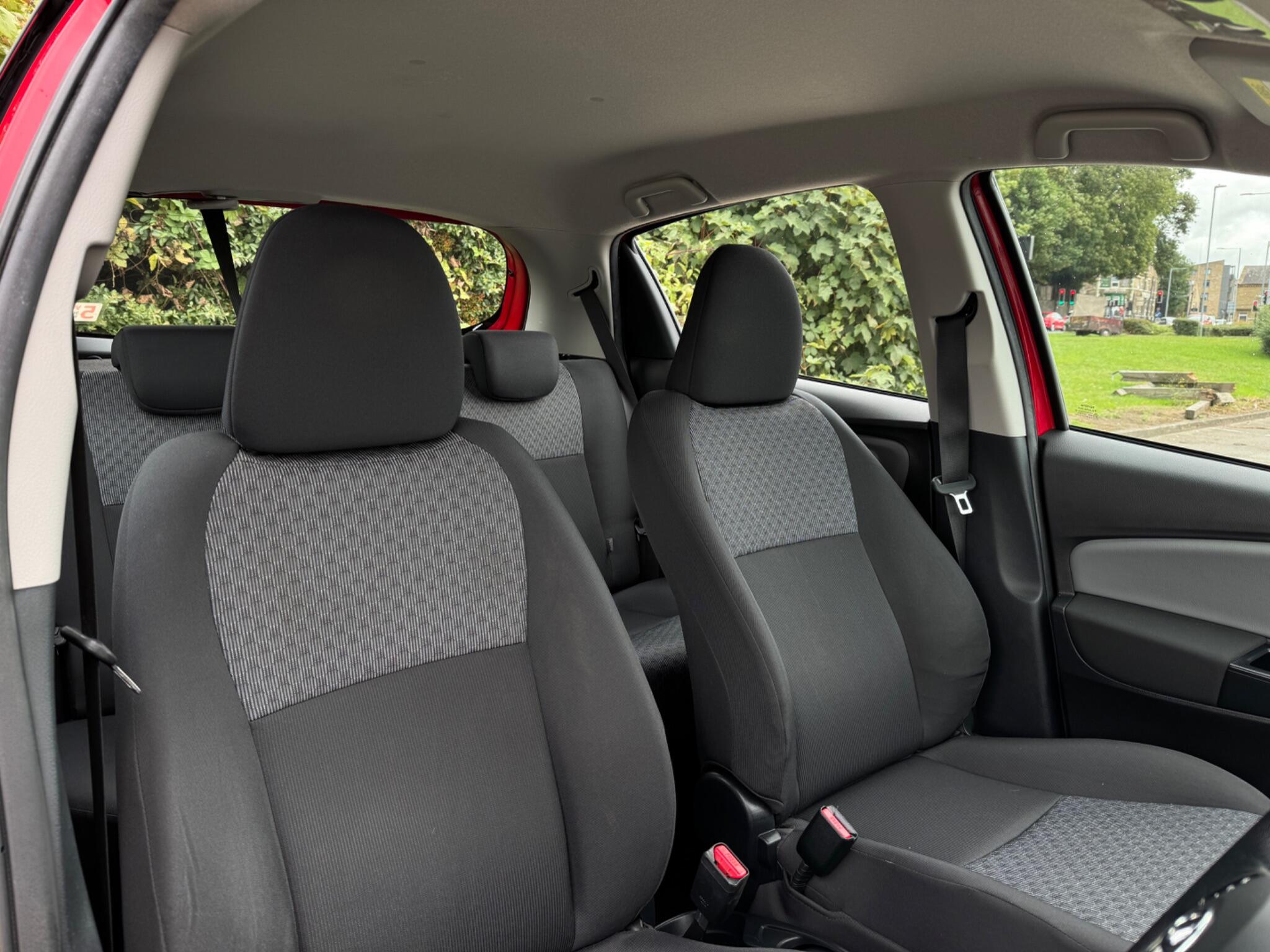 Toyota Yaris view 17