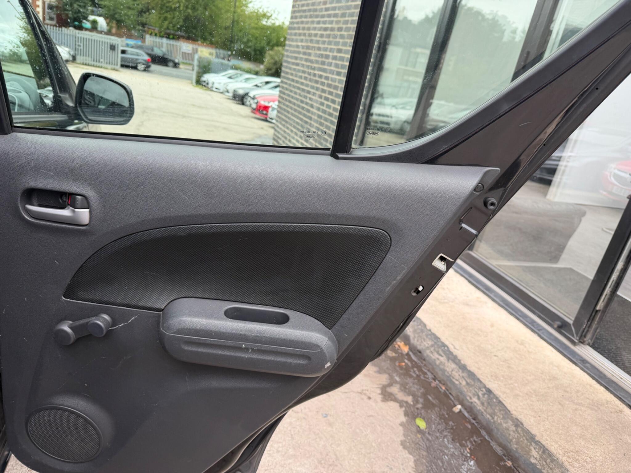 Vauxhall Agila view 37