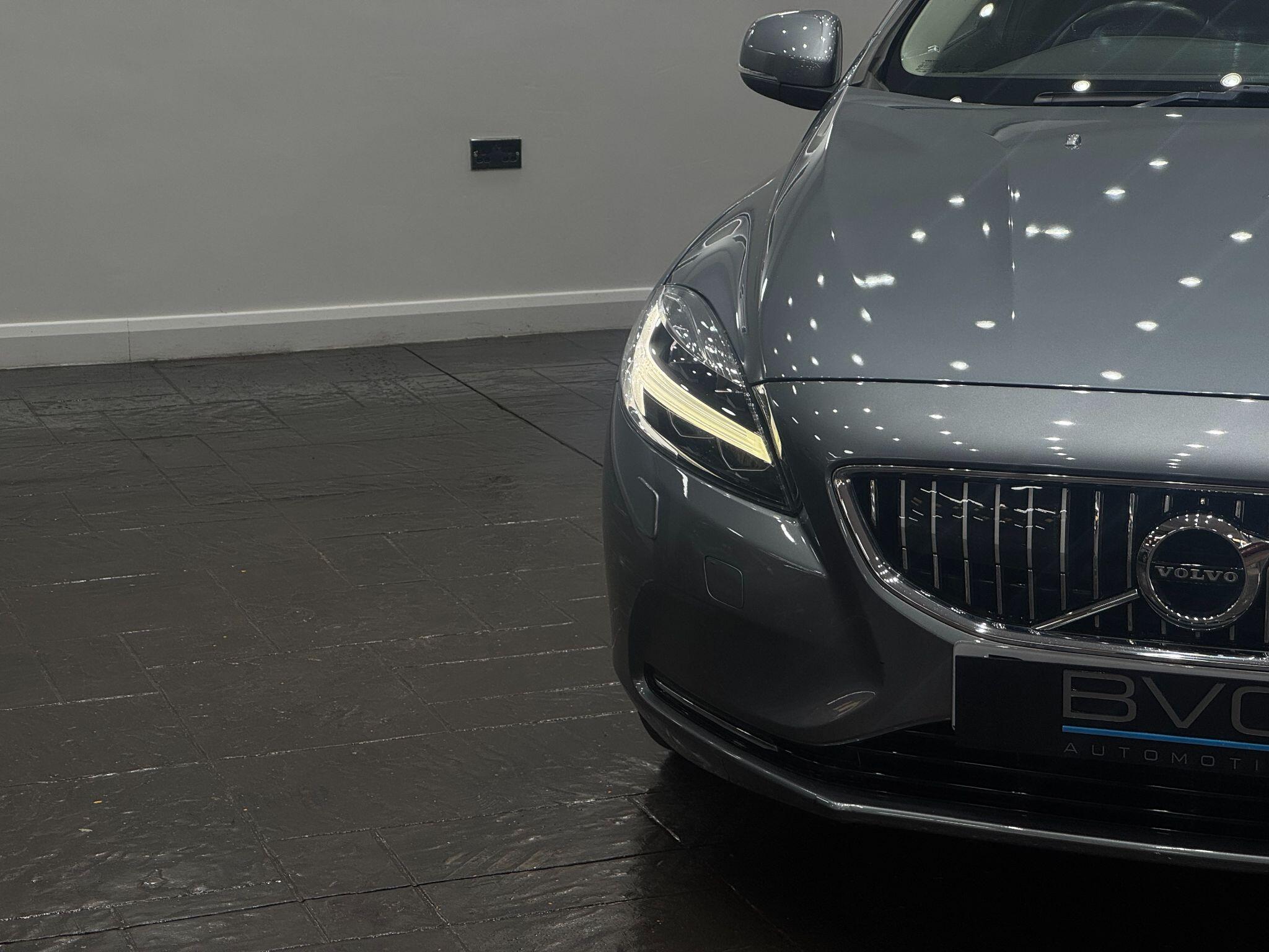 Volvo V40 view 11