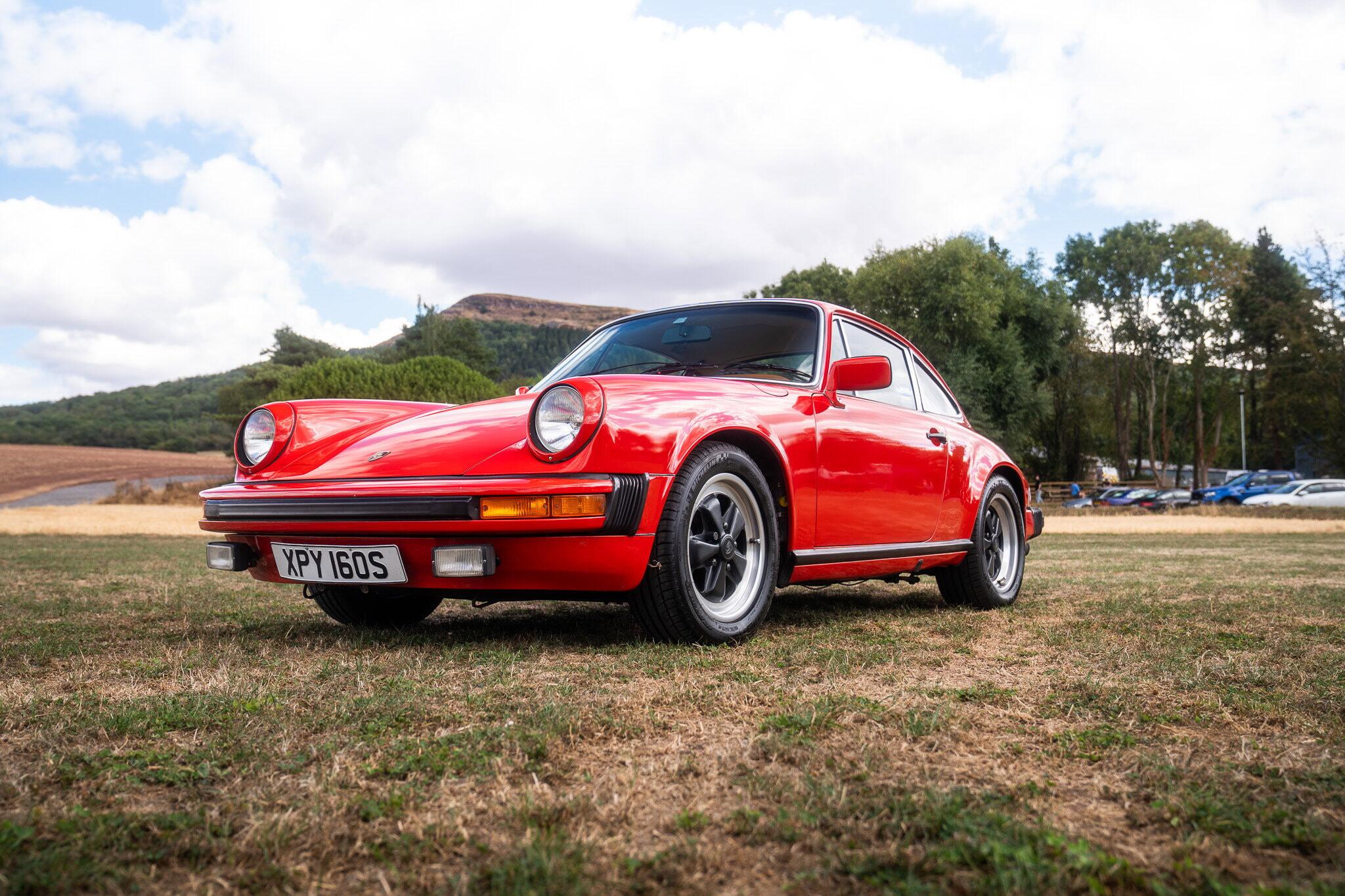 Porsche 911 view 10