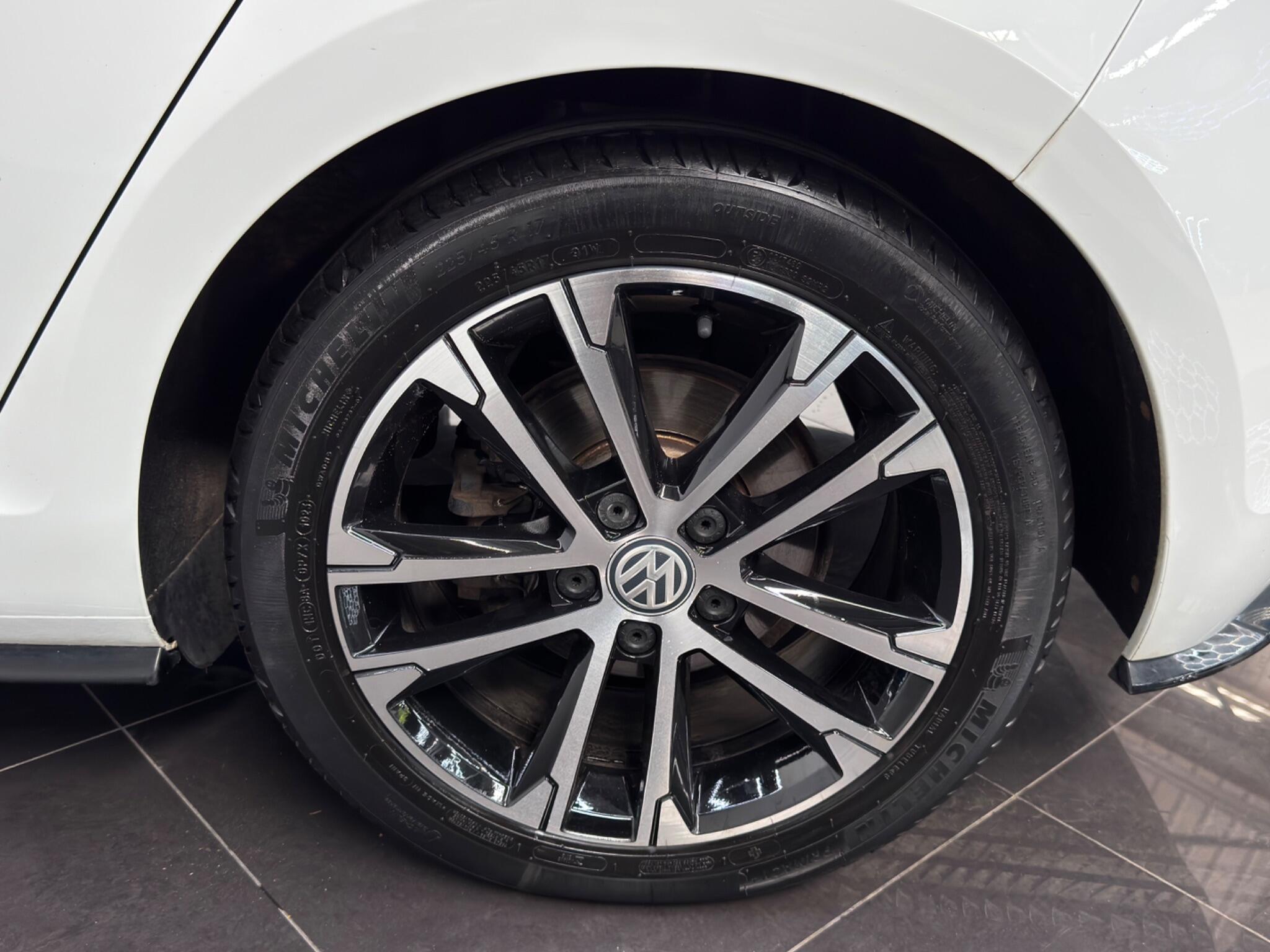 Volkswagen Golf view 72
