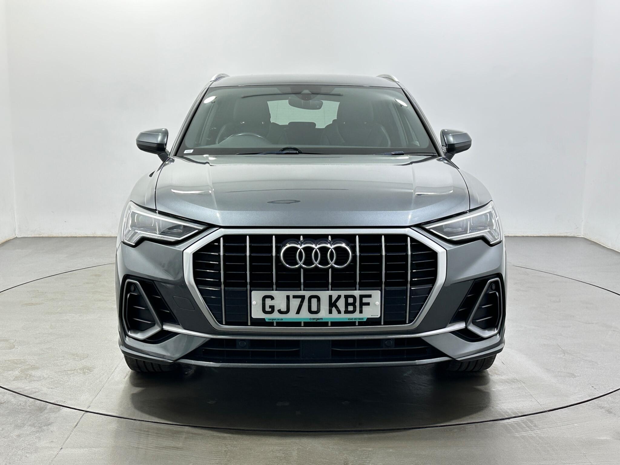 Audi Q3 view 3