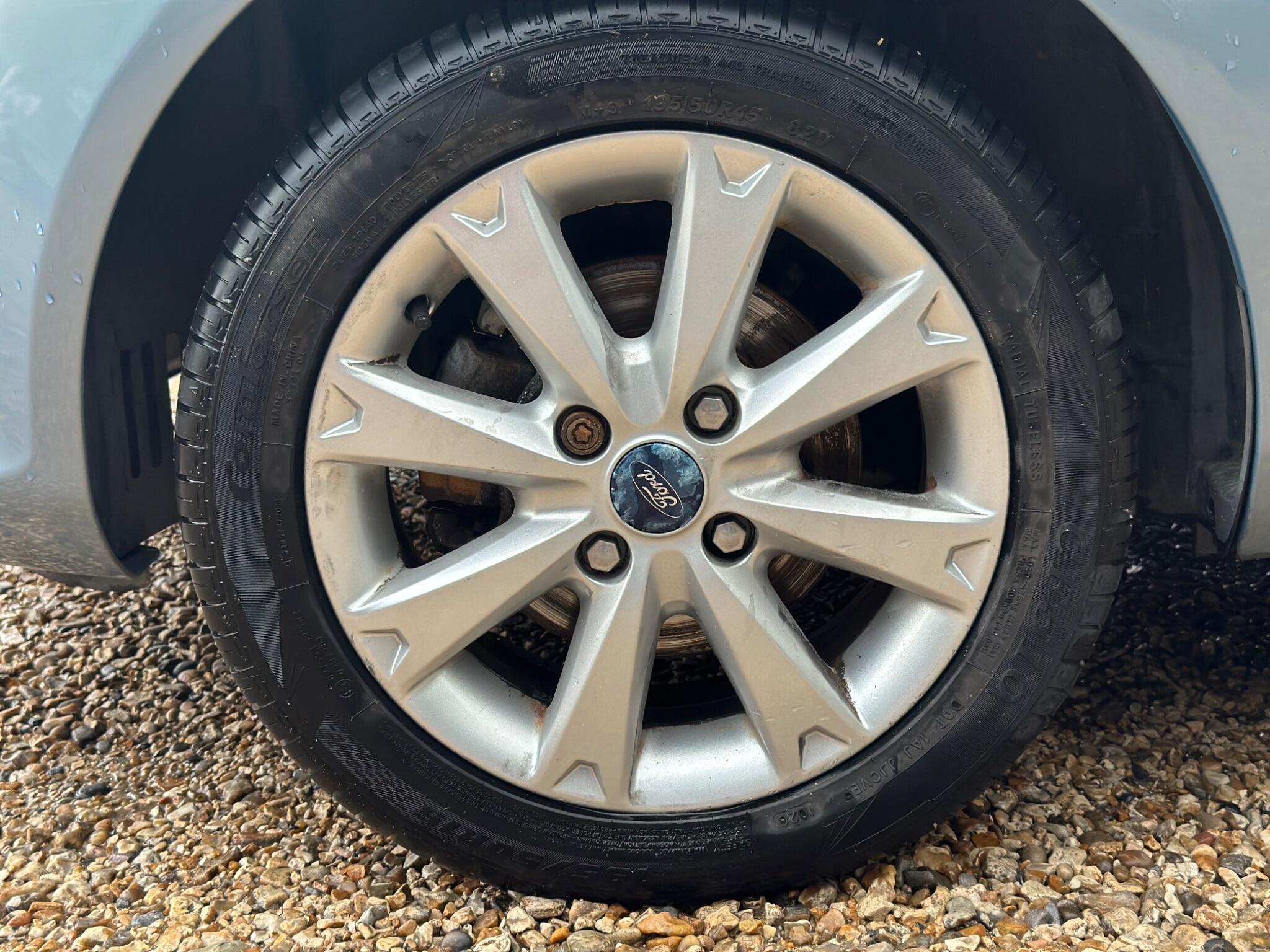 Ford Fiesta view 53