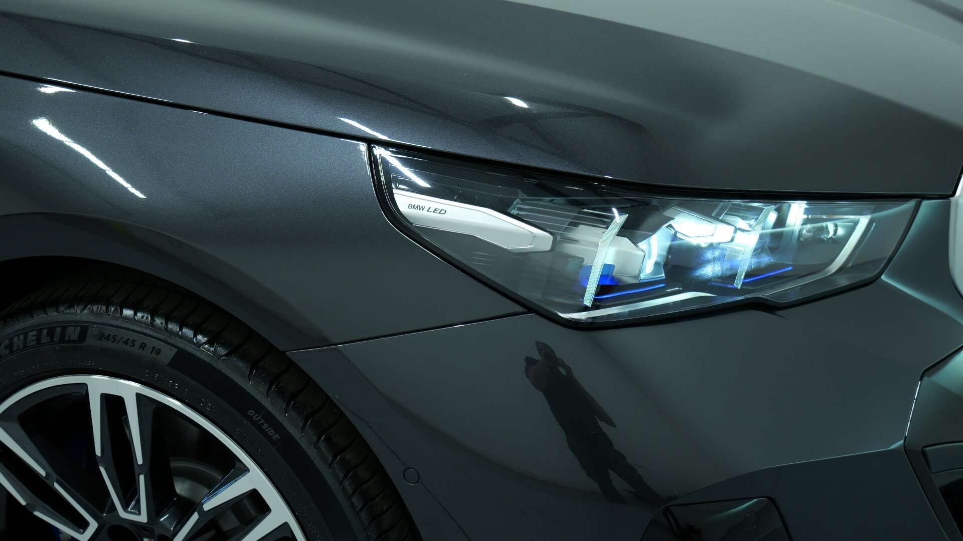 BMW 5 Series view 35