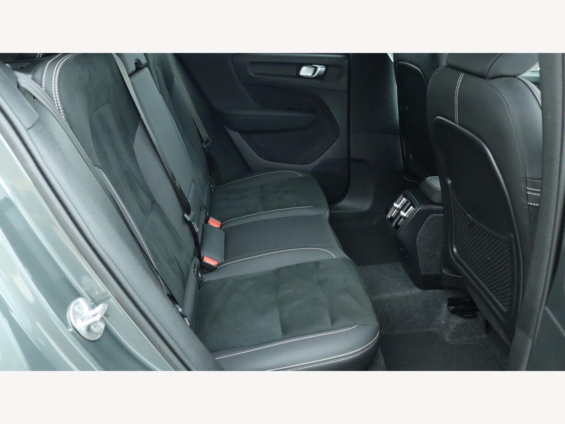 Volvo XC40 view 9