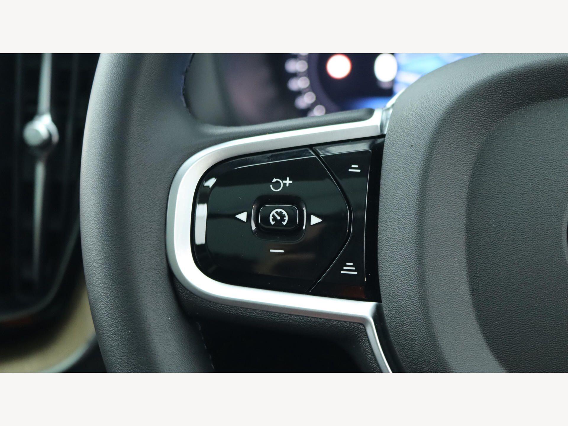 Volvo XC60 view 22