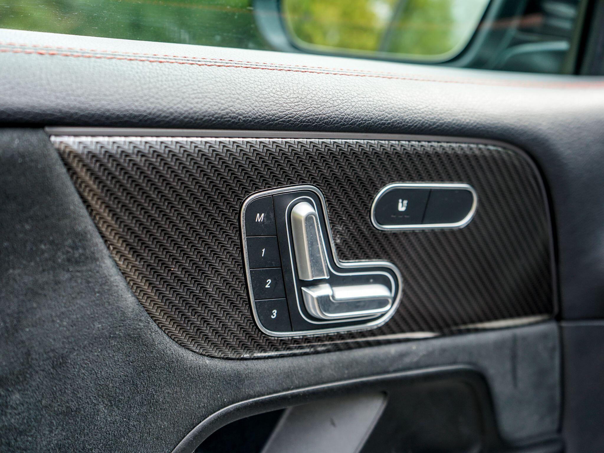 Mercedes-Benz GLB view 22