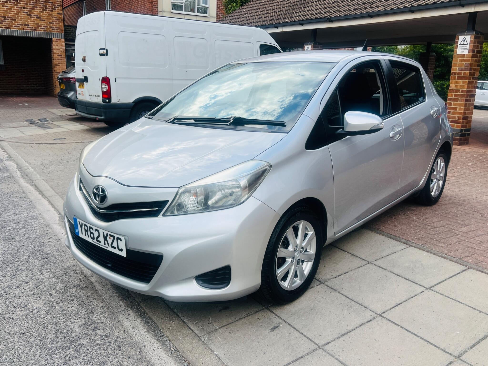 Toyota Yaris view 11