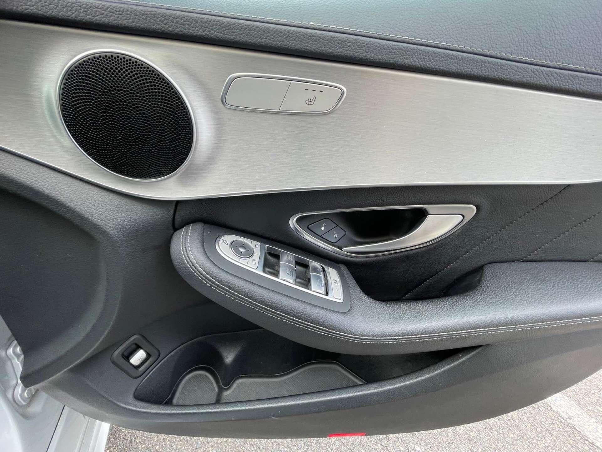 Mercedes-Benz C-Class view 14