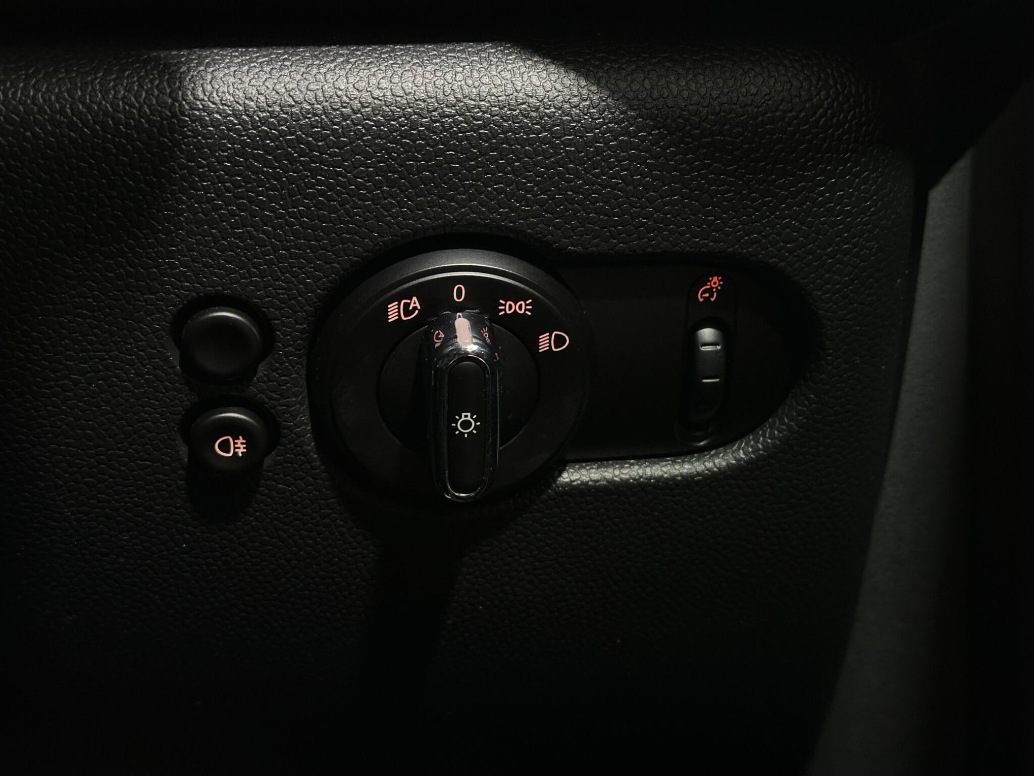Mini Hatch view 18