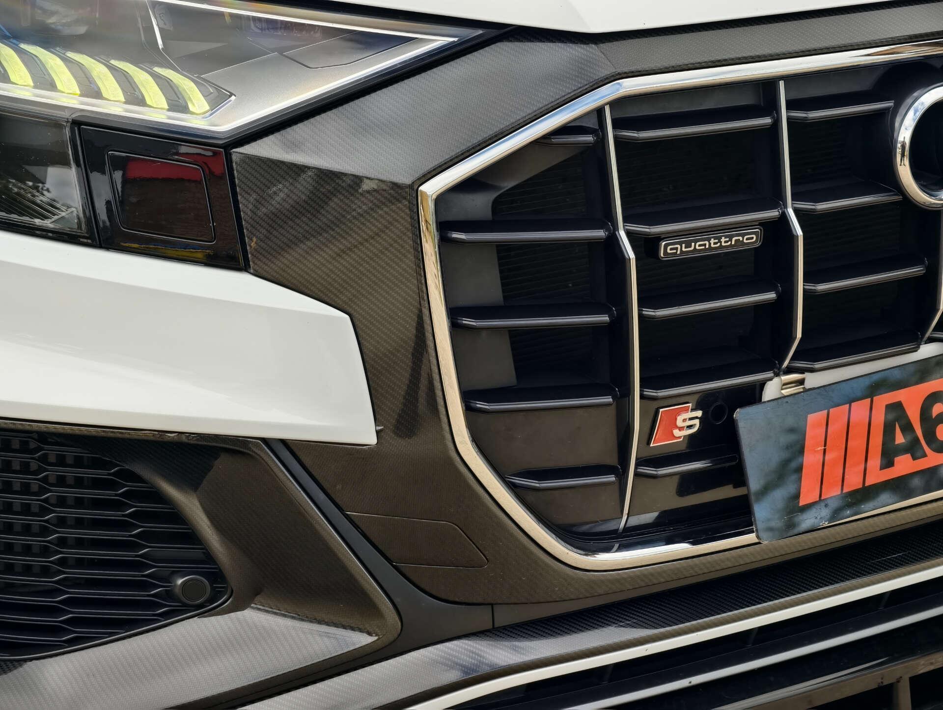Audi Q8 view 25