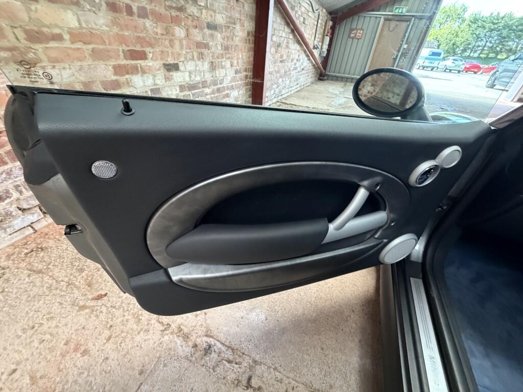 Mini Hatch view 28