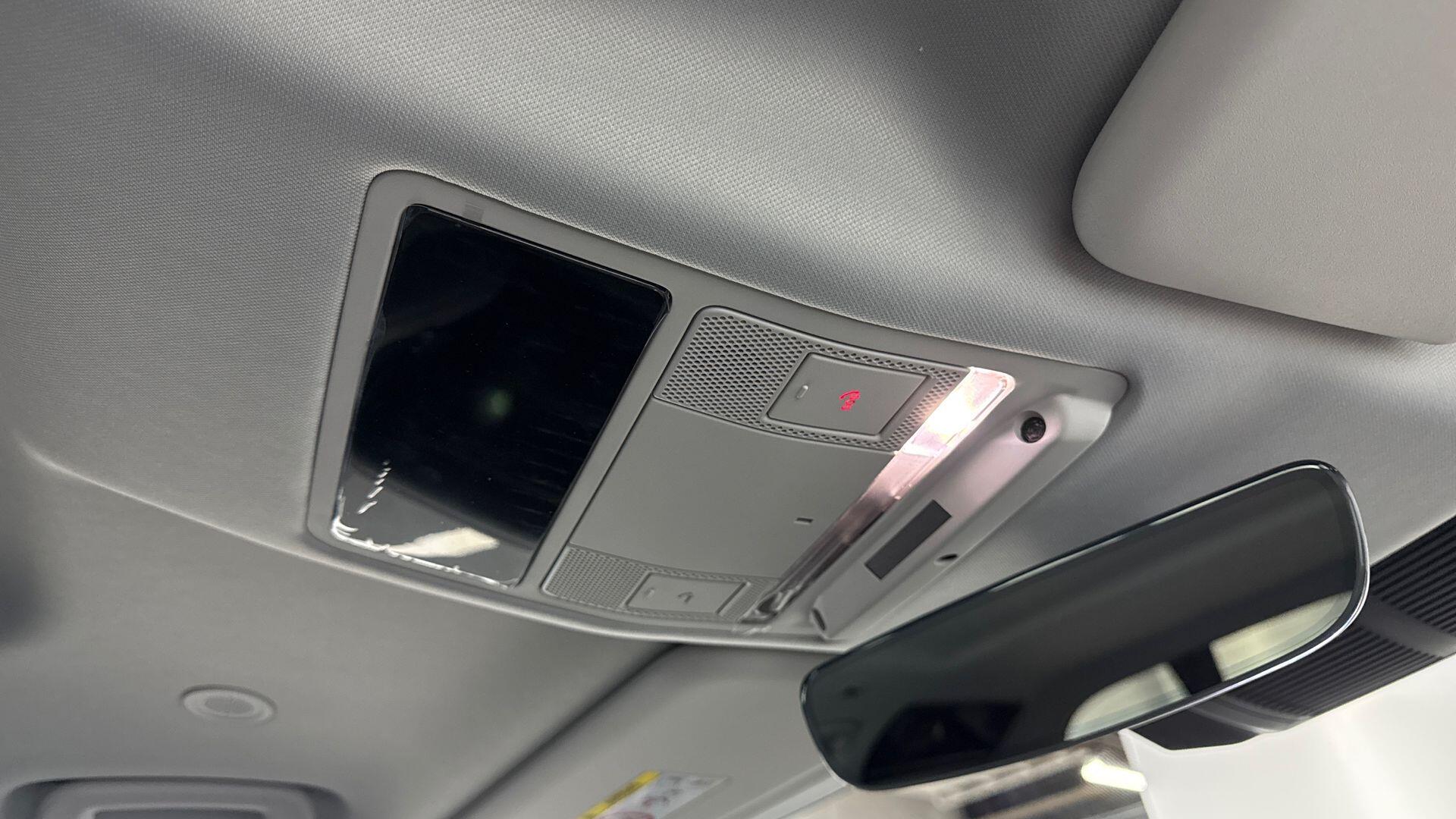 Land Rover Defender view 23