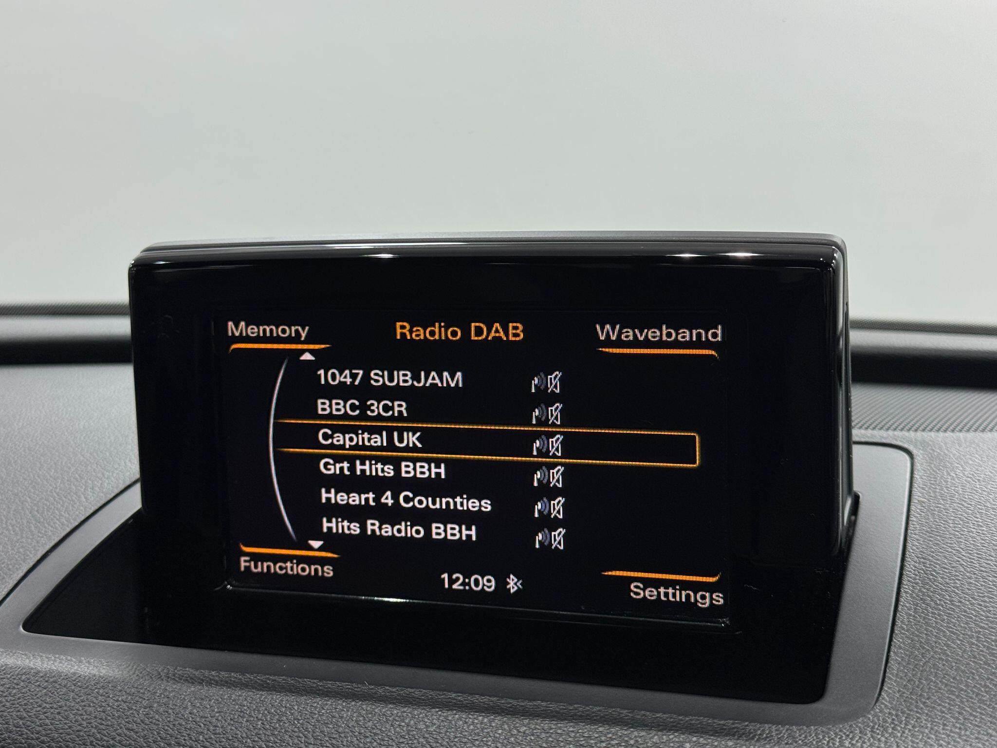 Audi Q3 view 34