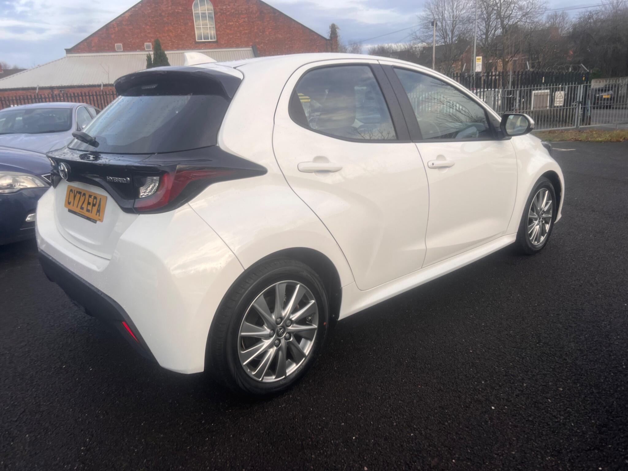 2023 Toyota Yaris 1.5 VVT-h Icon E-CVT Euro 6 (s/s) 5dr • 77,392 miles image 8