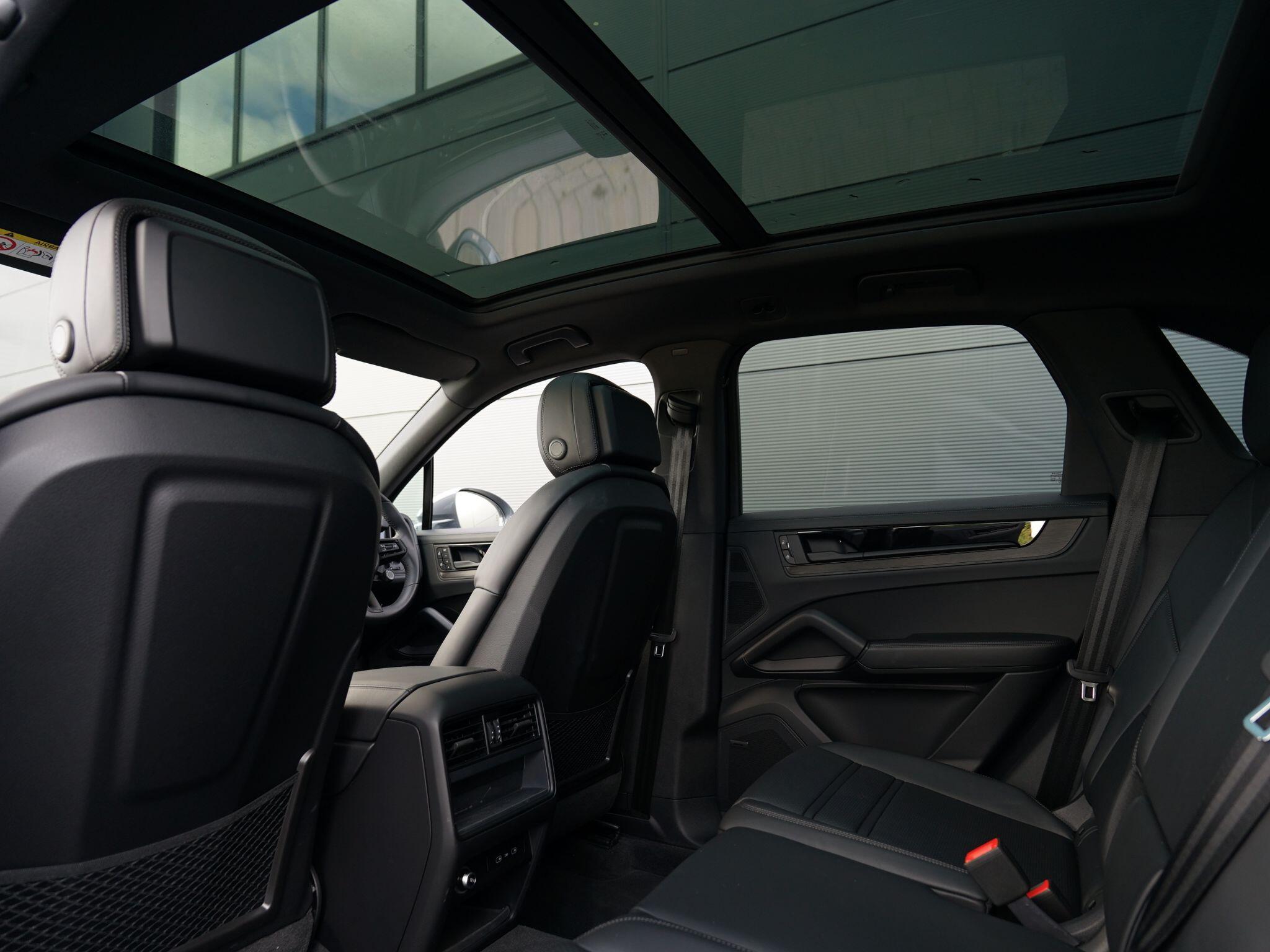 Porsche Cayenne view 76
