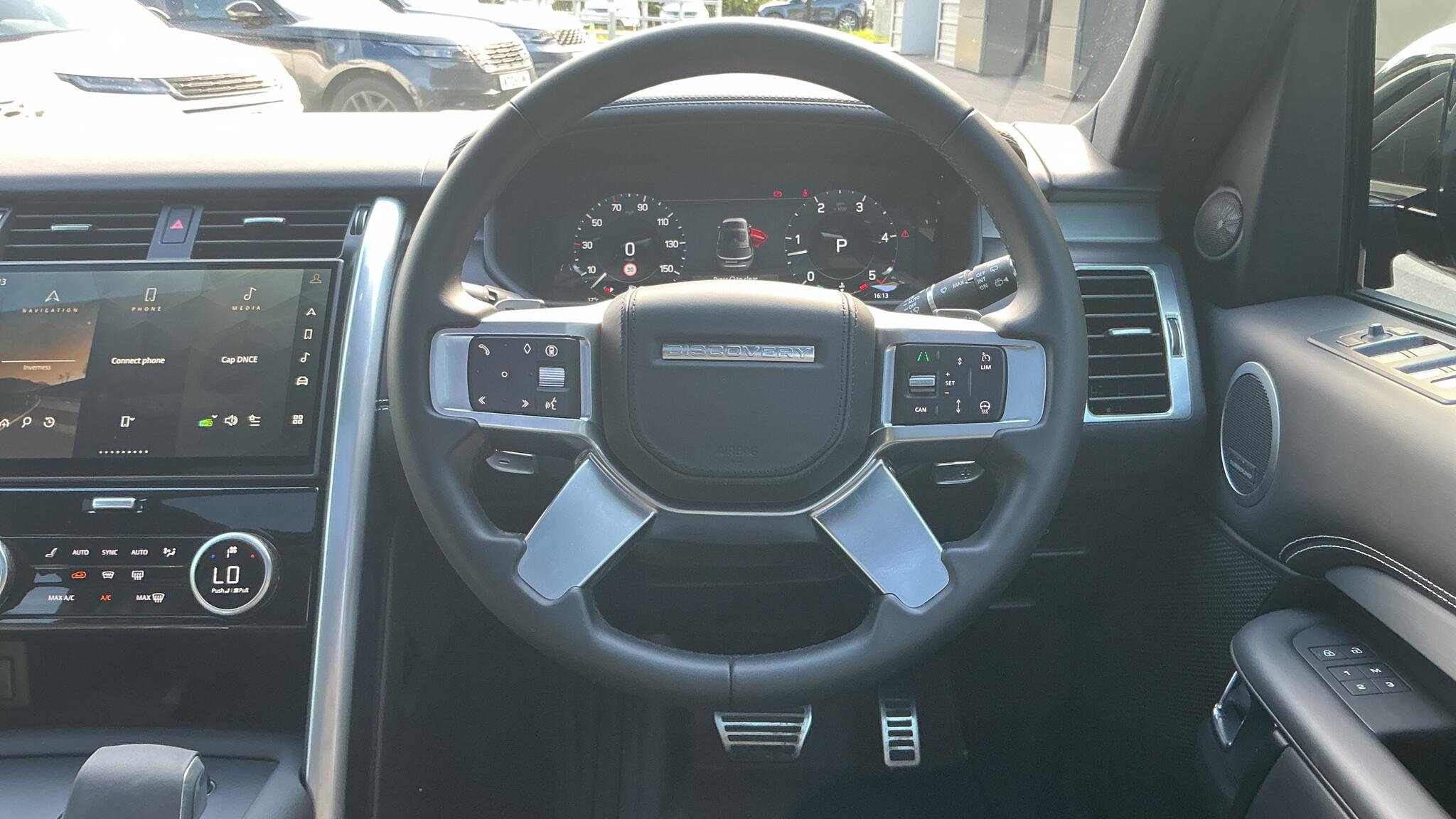 Land Rover Discovery view 15
