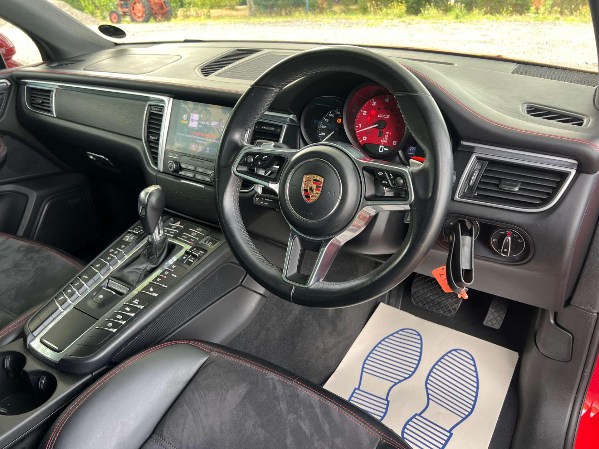 Porsche Macan view 13