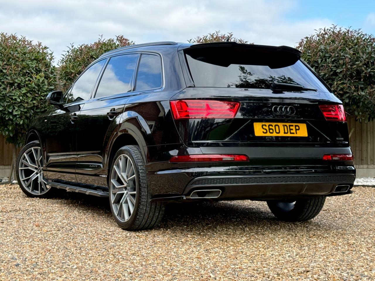 Audi Q7 view 35