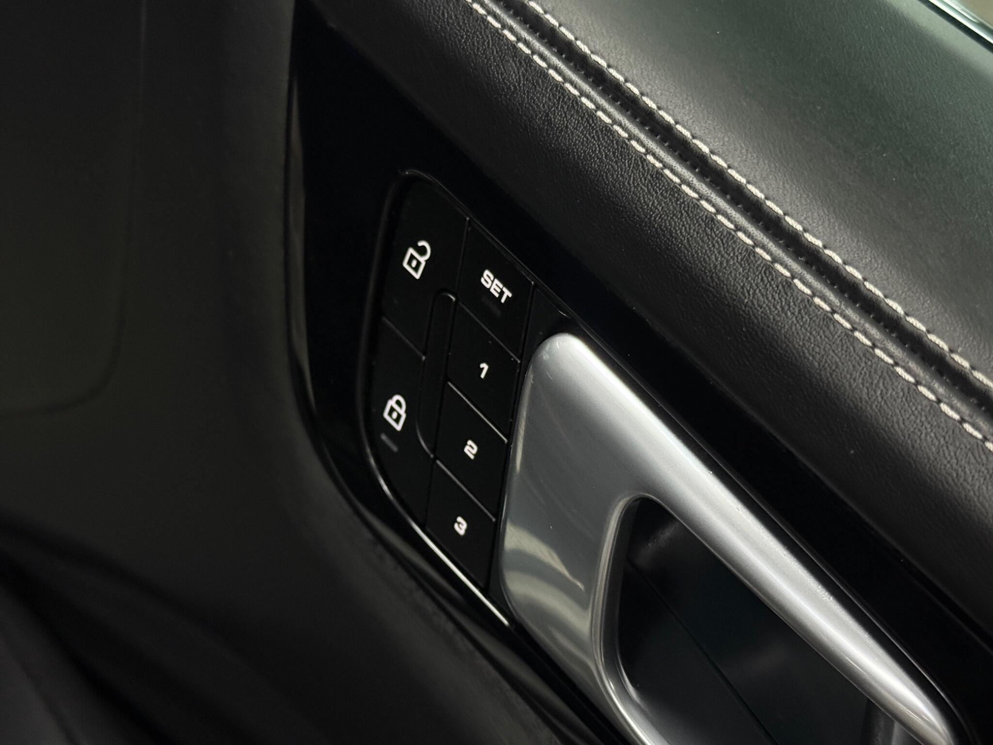 Porsche Cayenne view 34