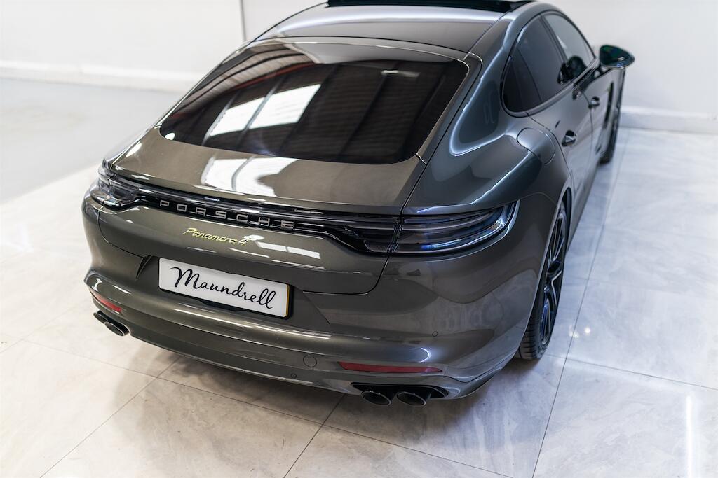 Porsche Panamera view 21