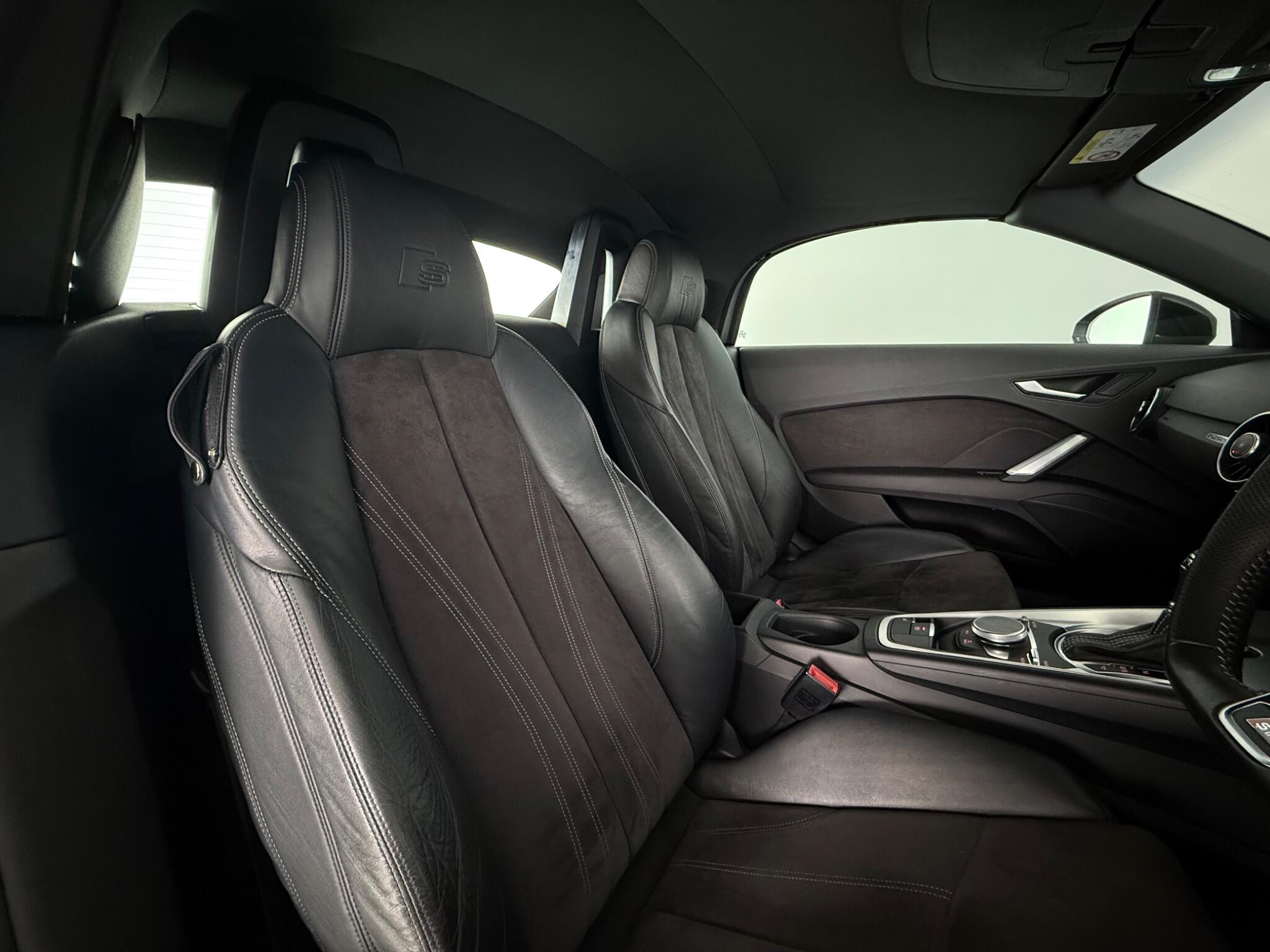 Audi TT view 30