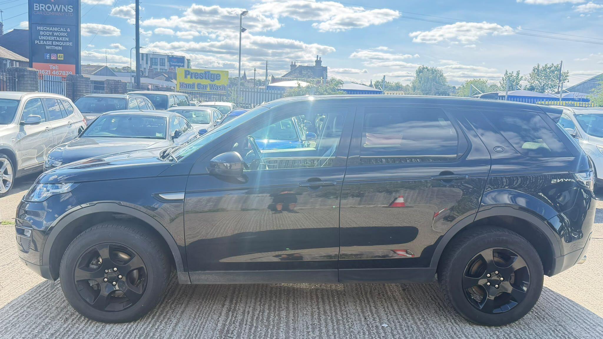 Land Rover Discovery Sport view 5
