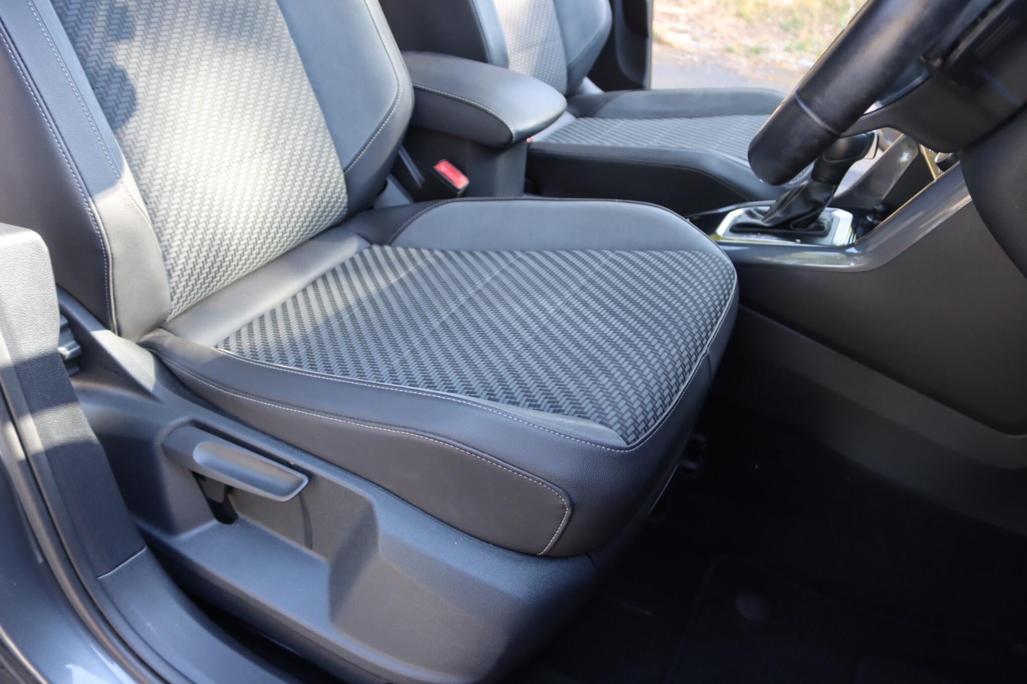 Volkswagen T-Roc view 10