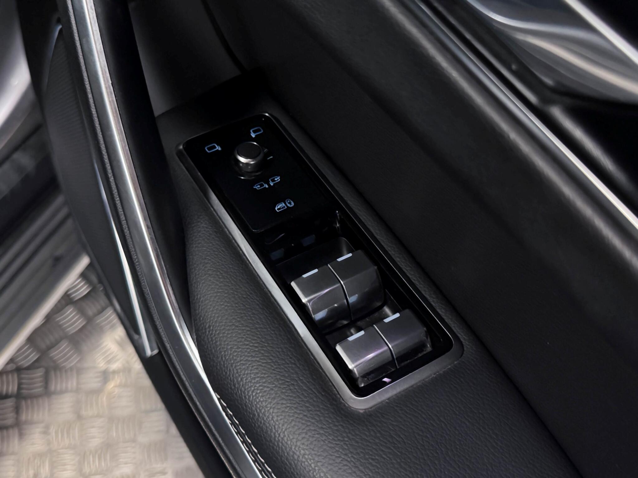 Jaguar F-Pace view 22