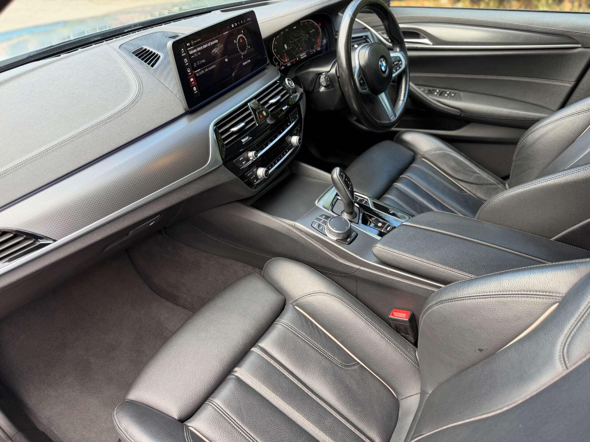 BMW 5 Series view 25