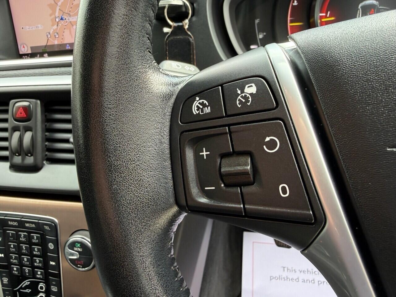 Volvo V40 Cross Country view 33